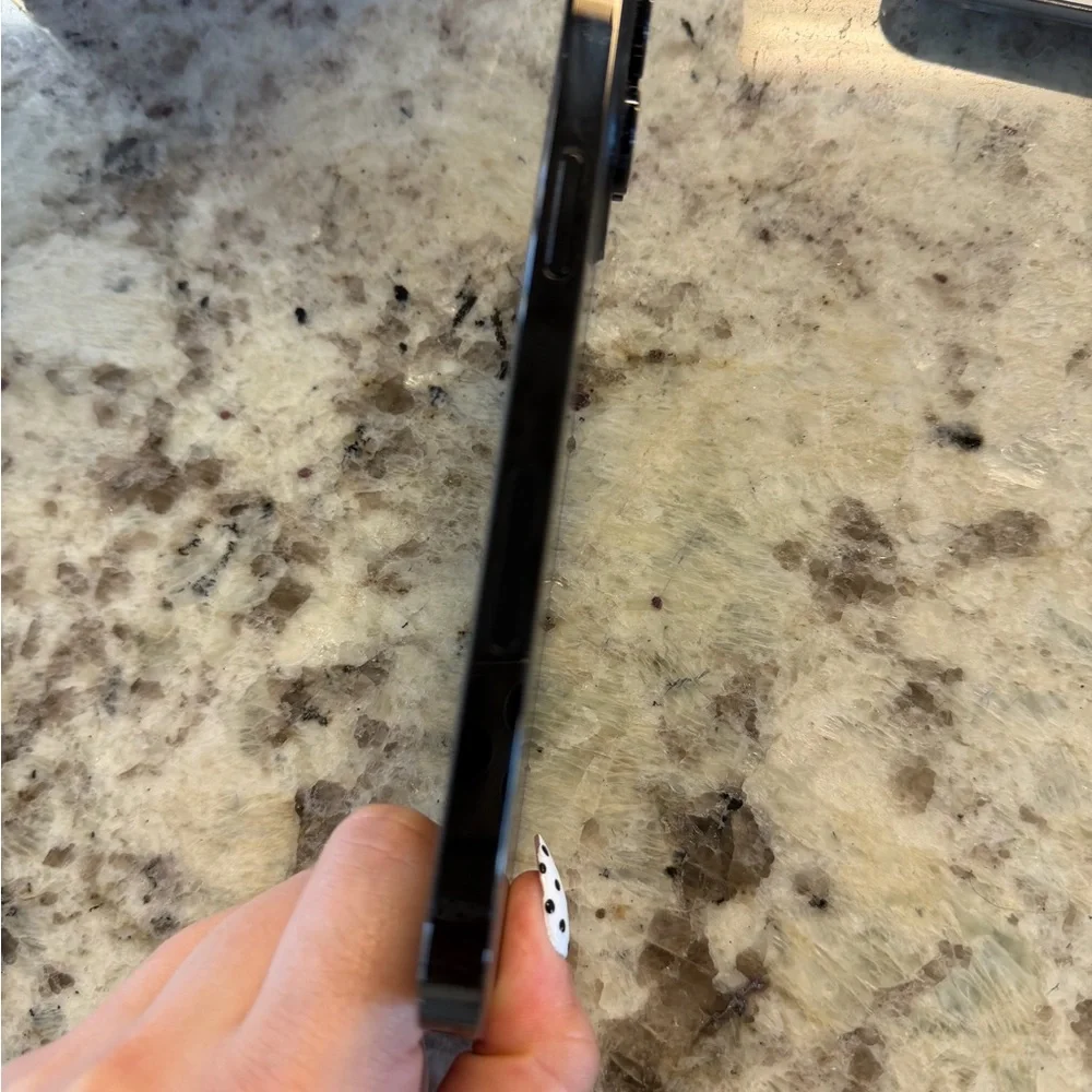 IPhone 14 pro Max 512 GB looks brand new